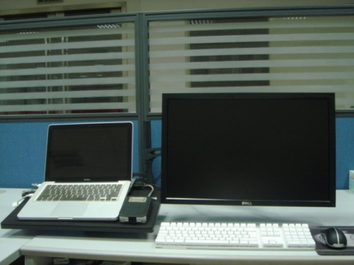 MacBook DELL and DXRACER stand MacBook DELL and DXRACER stand